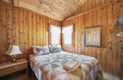 Sunnyside 2BR 1BA Relaxing Lakefront Retreat - Foto 4