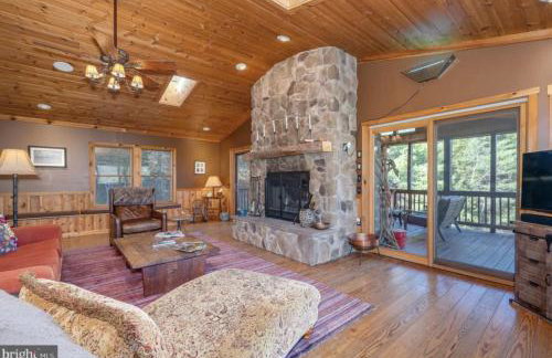 Cabin in Lost City WV with Hot Tub and Pet Friendly - Foto 24