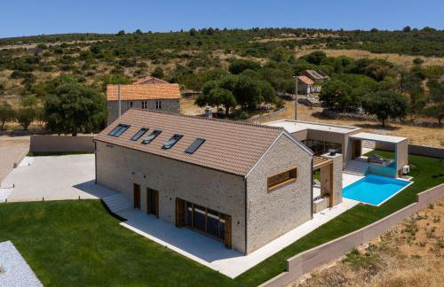 Luxury Villa Silence with Heated Pool - Photo 31