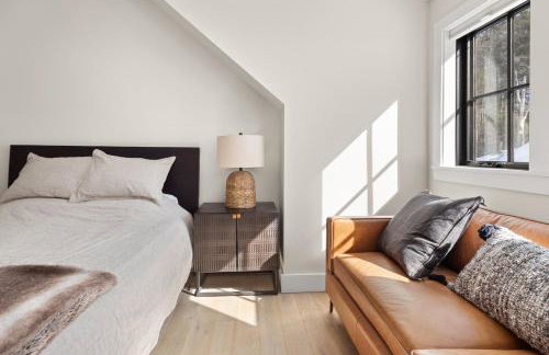 New & Modern Townhouse Close to Skiing, Brand New Hot Tub - Photo 39