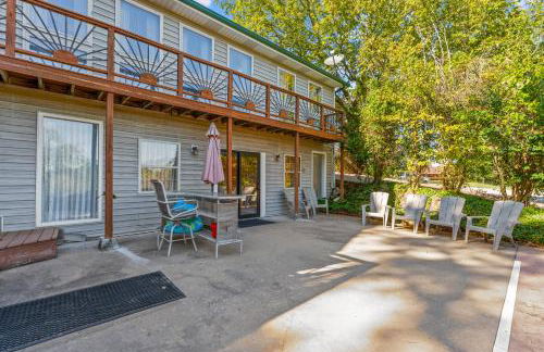Lakefront Retreat with Deck, Movie Room and Yard - Foto 55