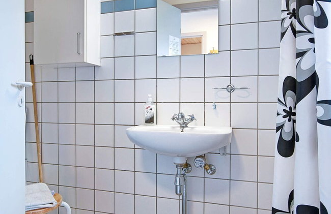 4 Person Holiday Home in Gudhjem - Foto 12
