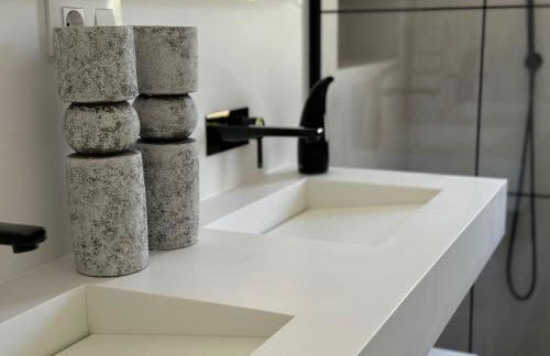 Marbella Bliss - Luxury 4-Bedroom VILLA with Garden, Private POOL & Jacuzzi, Marbesa near- 5 min to the Cabopino Beach - Photo 72