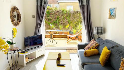 Spacious two bedroom, two bathroom Beach Nest with garden - Foto 2