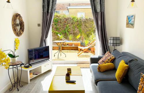 Spacious two bedroom, two bathroom Beach Nest with garden - Foto 2