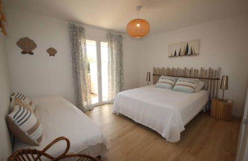 FACE à la Mer, Superbe appartement climatisé au RDC d'une maison, classé 4 étoiles, 5 couchages -WIFI-PORTIRAGNES PLAGE LXBFM32 - Foto 11