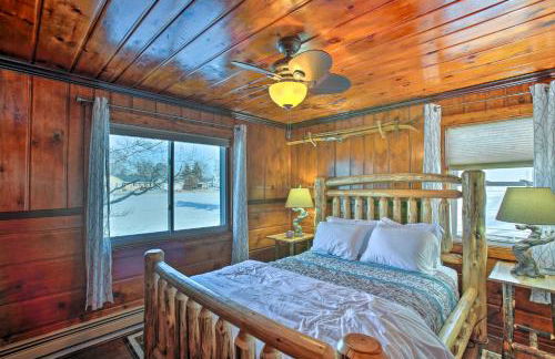 4 Season, Waterfront Houghton Lake House with Dock! - Foto 14