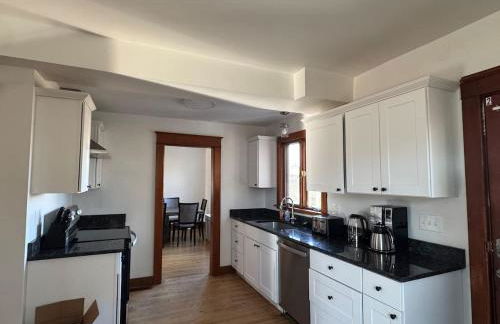 Warm and Cozy 4Bd 2Bath - Foto 9