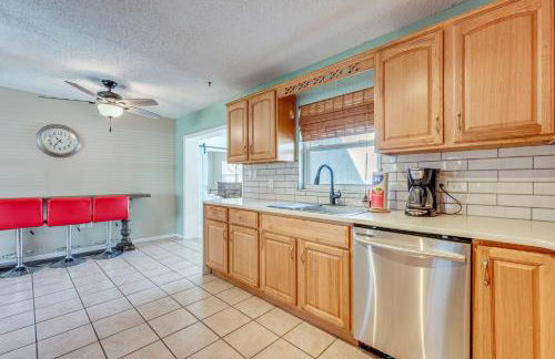 Fire Pit! Family Getaway, 6 Mi to Beach Access - Foto 12