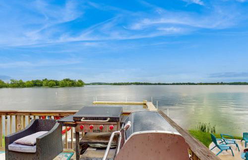 Waterfront Fun! Group Getaway on Lake Marie - Foto 33