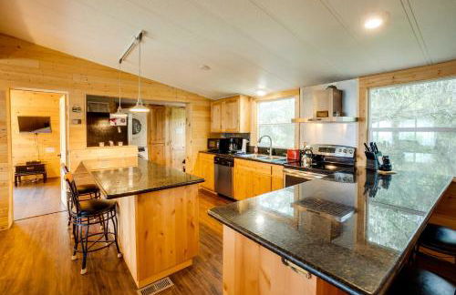 Brookings Home with Deck, half Mi to Harris Beach! - Foto 6