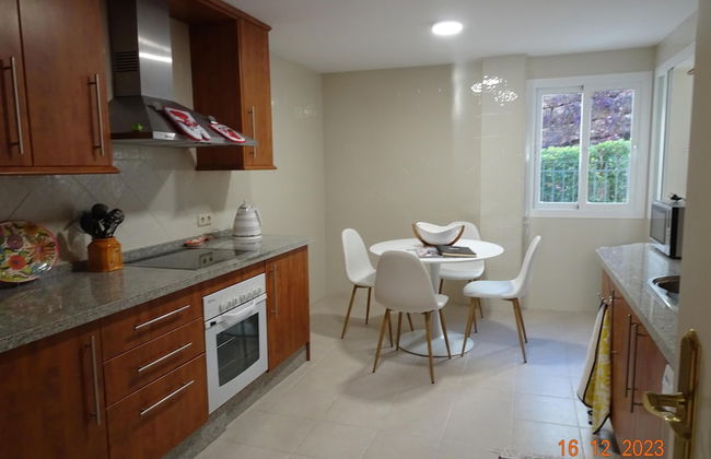 Elviria 2-bed Apt, Sleeps 4, Pool, 20m to Beach - Foto 7