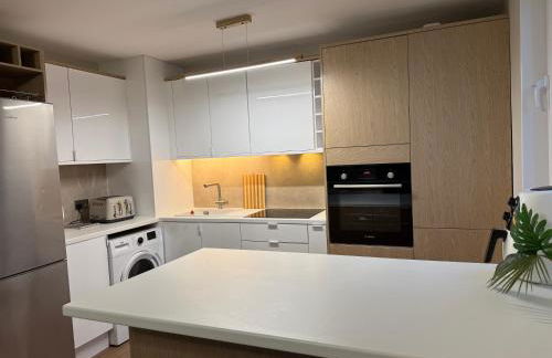 West Greenwich Modern Apartment - Foto 1