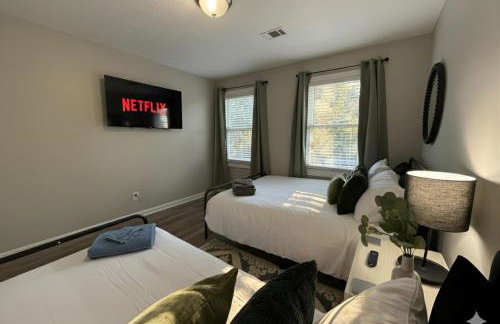 King Bed! Soaking tub! Fenced Yard w Screen Patio - Foto 35