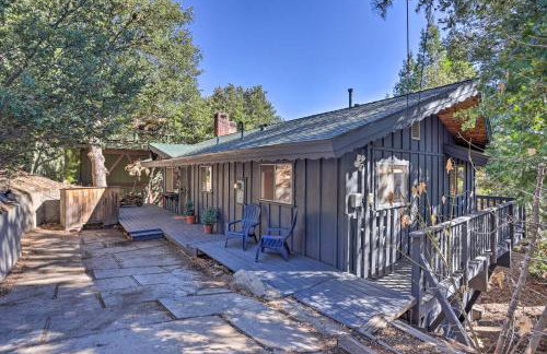 Modern and Unique Cabin with Deck by Lake Gregory! - Foto 23