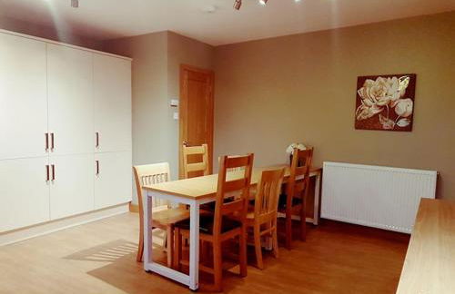 Yvi's 2-3 Bedroom Town Apartment - Foto 10