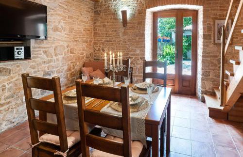 Charming Villa with Private Garden & BBQ - Foto 17