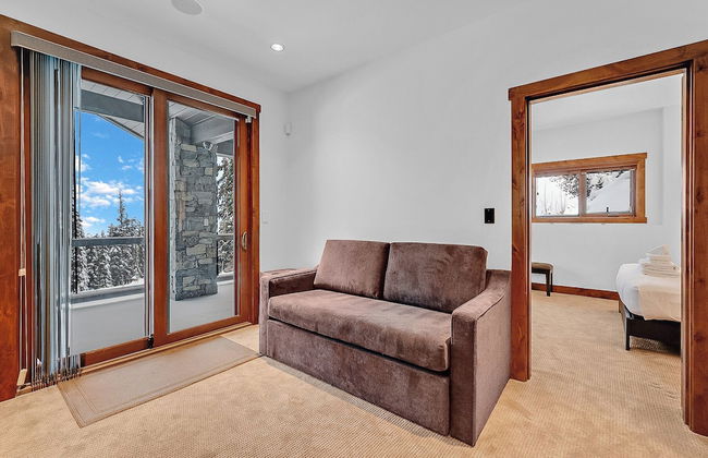 Inuksuk Lodge 4800 sq ft of Excellence - Photo 31