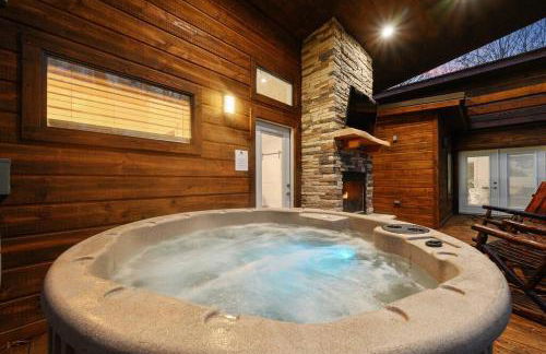 Diamond Cabin w/ jet shower & secluded back deck! - Foto 13