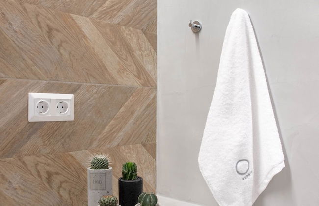 Pebble Luxury Suite by the Sea - Photo 26