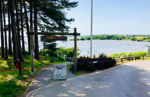 Family Seaside Retreat Private Stay at 5-Star Rockley Holiday Park Poole - Photo 25