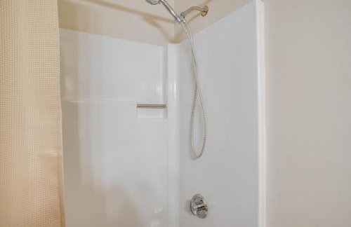 Golf and Unwind Family Home 2 Mi to Covells Beach! - Foto 20