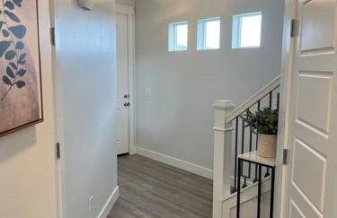 NEW 4-bed 4-bath Stylish House with Mountain View and 2 garages - Foto 12