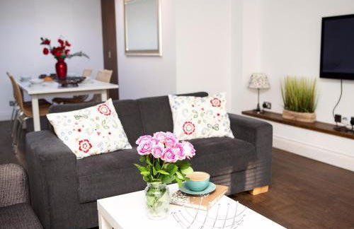 Apt 3, Trafalgar Sq Duplex, 3rd & 4th floor by Indigo Flats - Photo 11