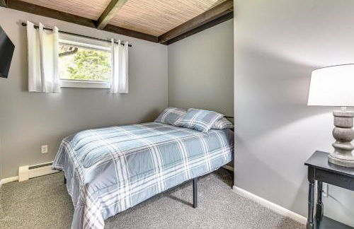 Newcomb Retreat with Mountain Views and Fire Pit! - Foto 16