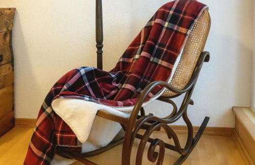 Gelbe Koffer - Vintage Maisonette Neunkirchen - 2 SZ - Self-Check-in - Balkon - Parkplatz - 1 km zum Zentrum - bis 4 Pers - Foto 17