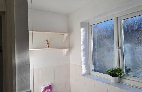 Ground Floor Maisonette Near St James St Overground Station - Foto 18