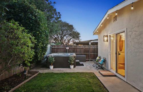Family Oasis with Hot Tub and Dedicated Workspace - Foto 29