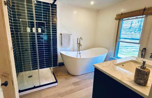 Cozy Cottage with Jacuzzi, Sauna, Fire Pit and Reading Nook! - Foto 24