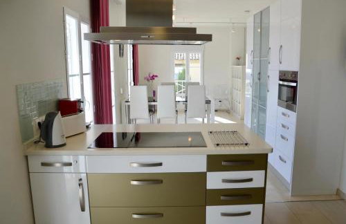 Villa with panoramic sea views - Photo 18