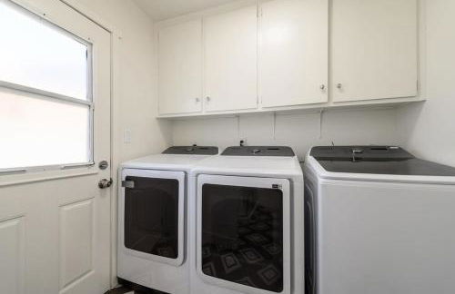 Spacious Disneyland 5 Bedroom 4 Bath House with Game Room - Photo 46