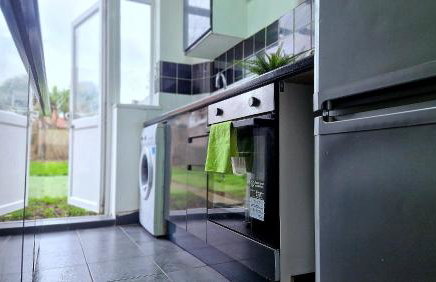 Tranquil Stays at 3 bedroom House in Dagenham - Foto 48