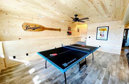 Group Lake Cabin with Ping Pong Table Loaded with Kayaks in Wisconsin - Foto 19