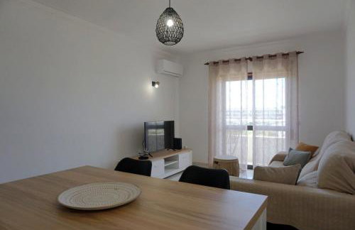 Sunny Apartment in Alvor - Balcony, Sunset, dishwasher, AC & Wi-Fi - Foto 13