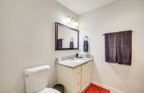 DFW Home Base! Quiet Suburb Stay with Yard - Foto 21