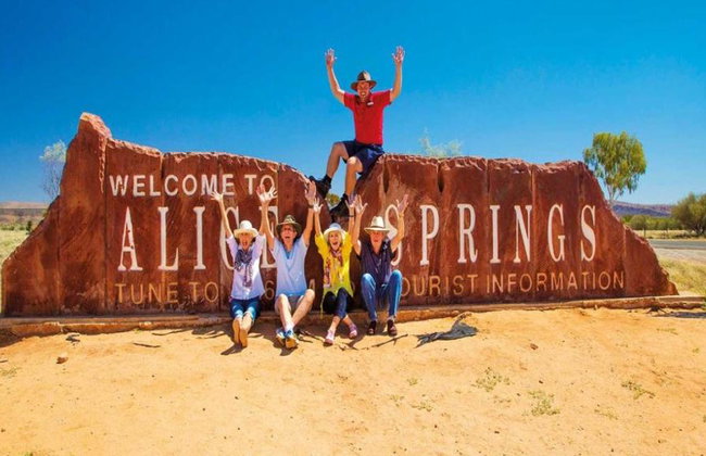 Tour "A Town like Alice" y Alice Springs Desert Park de día completo - Foto 1