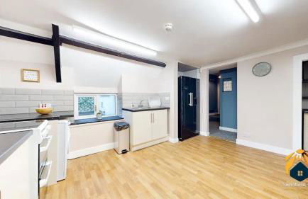 4 Bed Apartment- With Cosy Pub - Food/Drink 10%off - Photo 20