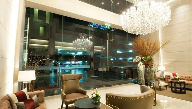 Coin salon dans le hall