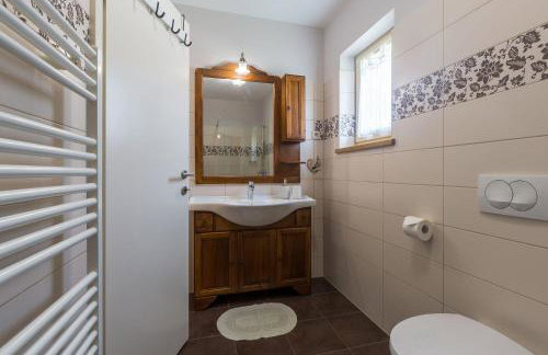 Mediterrane Steinvilla mit beheiztem Privatpool, aromatischen Mittelmeerpflanzen - Foto 25