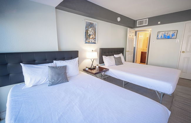 Stay together on the strip - 6 comfy beds w/view! - Foto 8