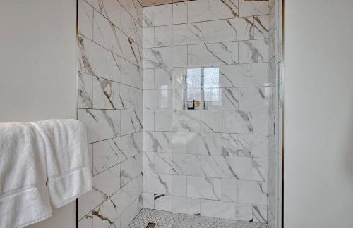 Dockside getaway with hot tub & dock - Foto 36