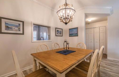 NEW LISTING! Views of Intracoastal Waterway - Sleep 4 - Foto 10