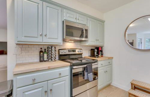 Charming Swan Lake Apartment with Deck! - Foto 12