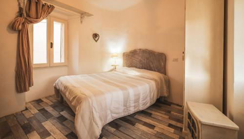 Lake House - Photo 3