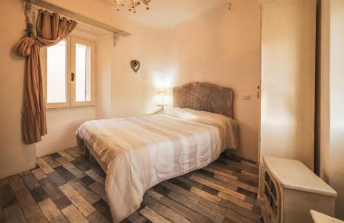 Lake House - Photo 3