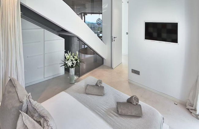 Striking Villa With Terraced Garden - Foto 4